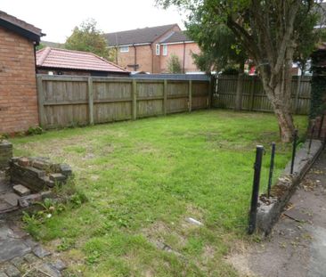 4 bedroom semi-detached house to rent - Photo 2