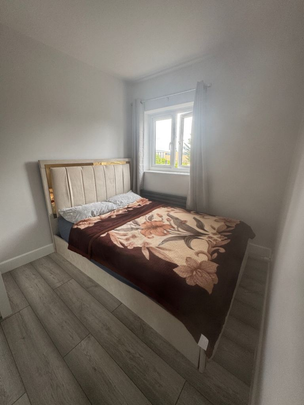 1 bedroom in a flat share to rent - Photo 1