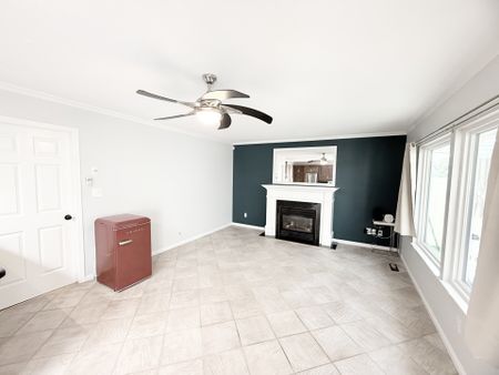 Immaculate Three Bedroom Rancher in Fleetwood - Photo 4