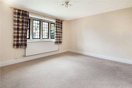 4 bedroom detached house to rent - Photo 2