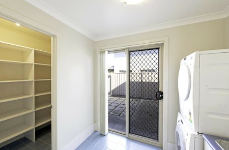 5 Bedroom Family Home in Mckellar - Photo 4