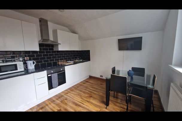 2 Bed Flat, Polygon Road, M8 - Photo 1