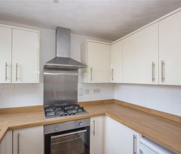 2 bedroom end of terrace house to rent - Photo 2