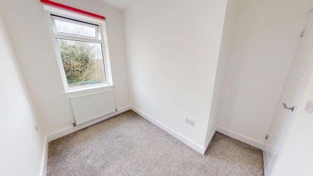 3 bedroom end of terrace house to rent - Photo 3