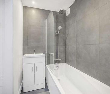 Queenstown Road, London, SW8 - Photo 2