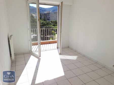 Location Appartement 4 pièces 74m² NICE 06300 - Photo 3