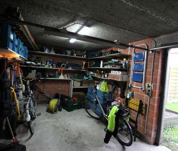 Een gelijkvloers appartement met 2 slaapkamers, tuin en garage. - Foto 5