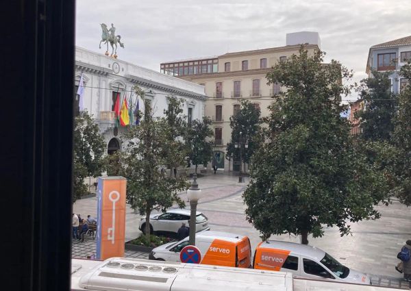 Piso de alquiler en Reyes Católicos, Centro - Sagrario