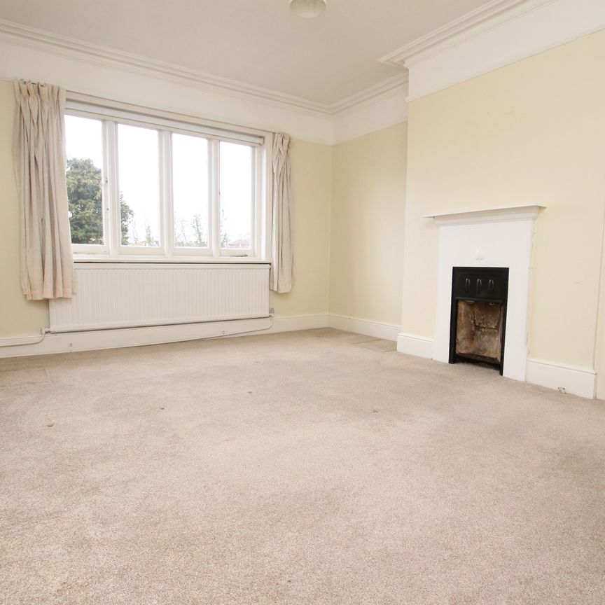 1 bedroom maisonette to rent Limes Road, Weybridge, KT13 - Photo 1