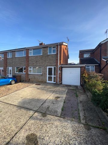 3 bedroom semi-detached house to rent - Photo 4