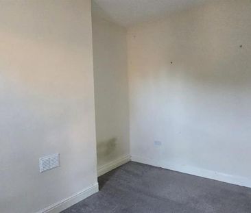 5 bedroom end of terrace house to rent - Photo 2