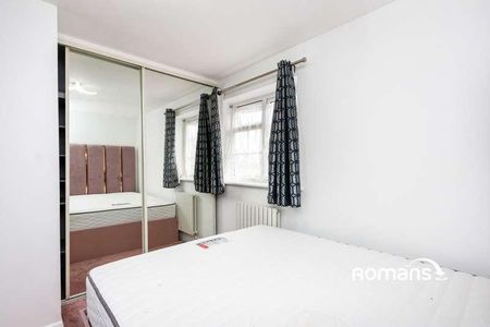 St. Benedicts Close, Aldershot, Hampshire, GU11 - Photo 5