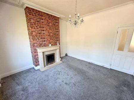 3 bedroom end of terrace house to rent - Photo 2