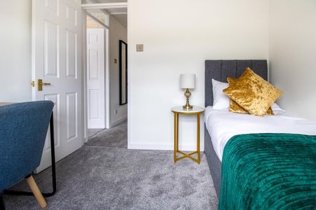 3 bedroom semi-detached house to rent - Photo 3