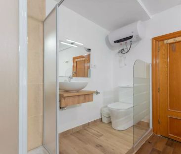 Room in a shared 7-bedroom apartment for rent in La Carrasca - Photo 1