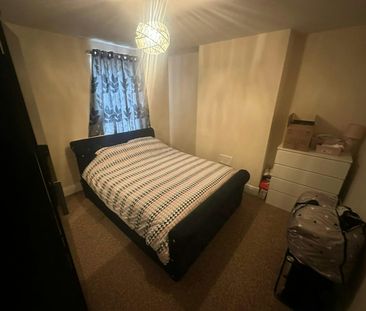 Terraced House to rent on - Photo 2