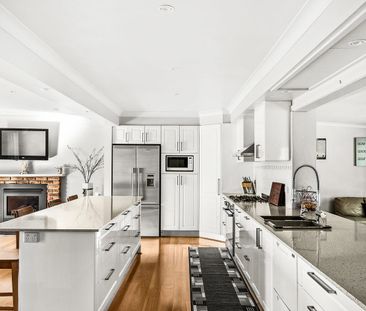 Spacious Family Home with Pool on a Generous Block - Photo 5