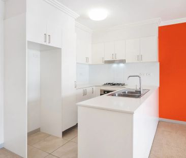 Luxurious Modern Apartment - Photo 3