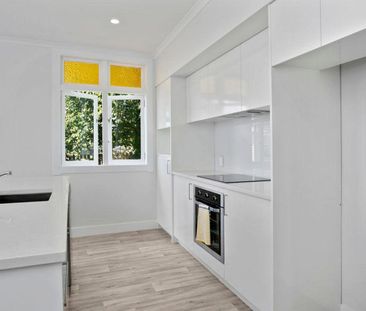 Beauty on Bent Street - Photo 4