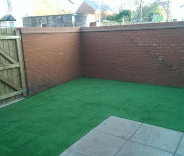 3 bedroom end of terrace house to rent - Photo 5
