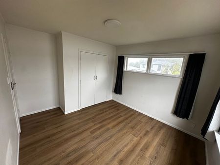 2 bedroom 1 bath unit - Photo 4