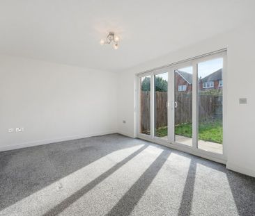 3 bedroom end of terrace house to rent - Photo 2