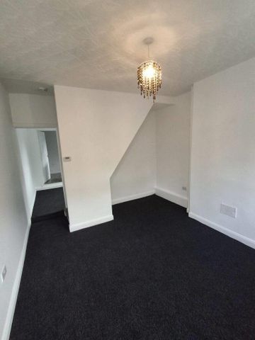 2 bedroom end of terrace house to rent - Photo 4