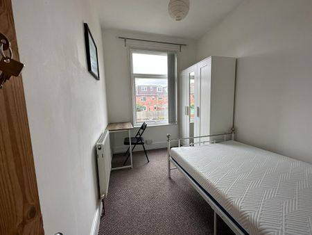 4 Bed Student Accommodation - Photo 3