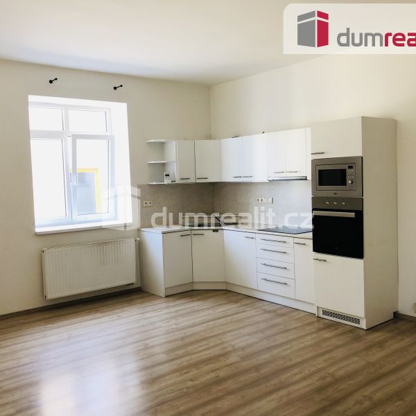 Pronájem bytu 2+kk 66 m², nám. Míru 20, Frenštát pod Radhoštěm - Photo 1