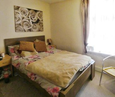 2 bedroom end of terrace house to rent - Photo 6