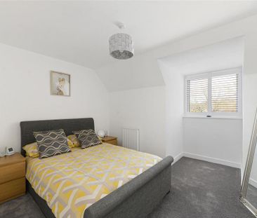 4 bedroom semi-detached house to rent - Photo 6