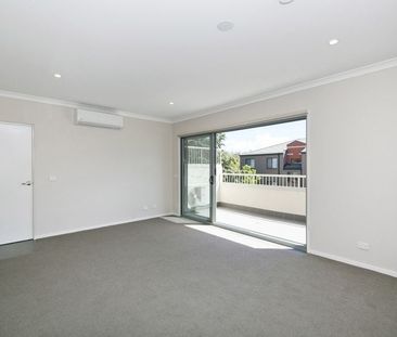 Prime Apartment in the Heart of the Turner with Convenient Transport - Photo 3