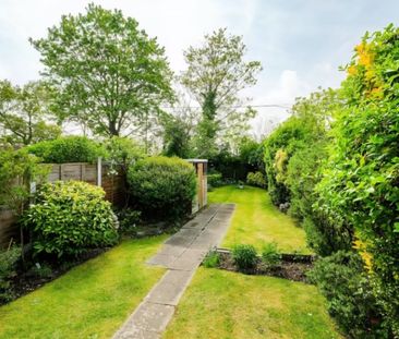 3 Bed Terraced House, Newbury Park, IG2 - Photo 2