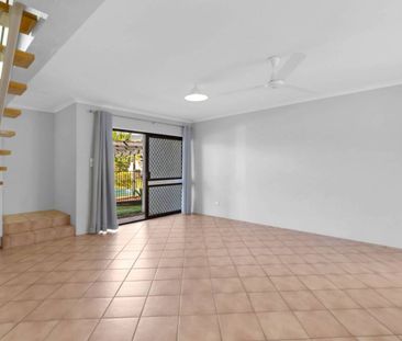 TOWNHOUSE LIVING - PRIME LOCATION! - Photo 5