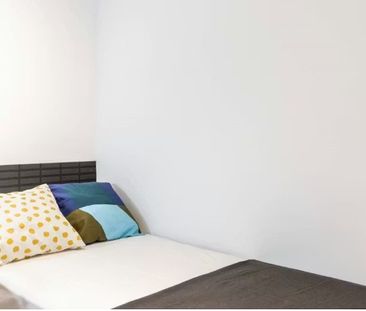 Carrer de l'Antiga Travessera, L'Hospitalet de Llobregat, Catalonia... - Photo 1