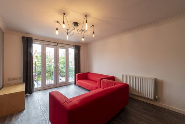 4 Bed Flat, Edward Court, NG2 - Photo 1