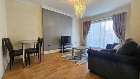 Bowes Road, W3 - Photo 2