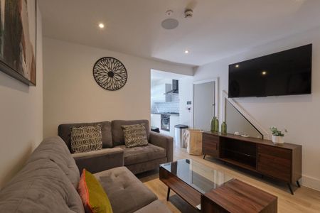 8 bedroom house of multiple occupation to rent - Photo 3