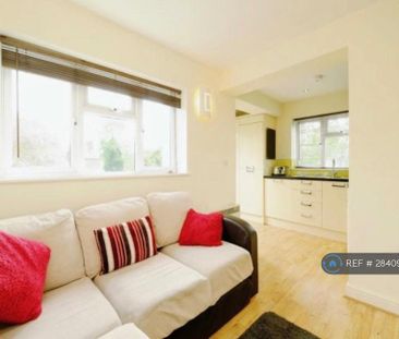 1 bedroom flat to rent - Photo 2