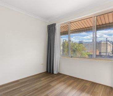 Perfectly Located - Photo 3