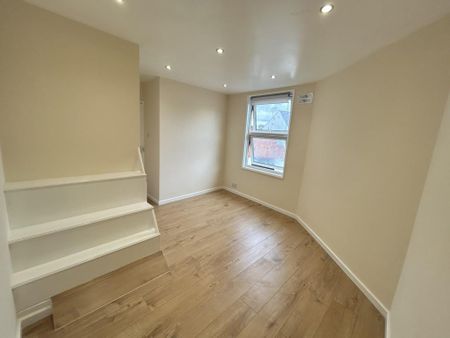 2 bedroom end of terrace house to rent - Photo 5