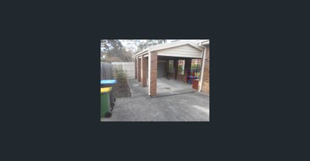 LARGE WELL PRESENTED FAMILY HOME IN LOVELY NEIGHBOURHOOD!! - Photo 5