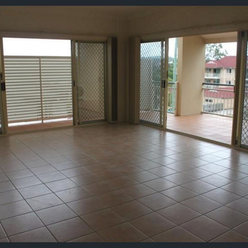 SPACIOUS UNIT - PERFECT LOCATION - Photo 1