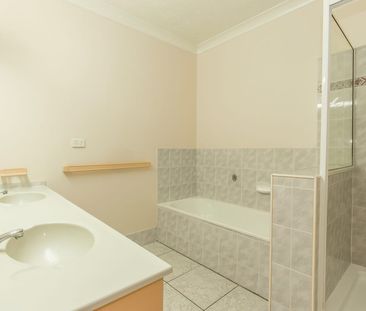 Large Unit on Lindsay - Photo 6