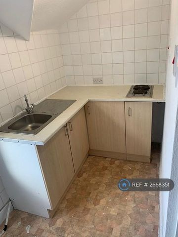 Studio to rent - Photo 3