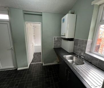 3 bedroom flat to rent - Photo 6