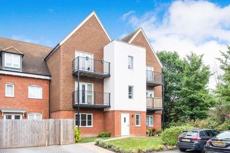 Outfield Crescent, Wokingham, RG40 - Photo 3