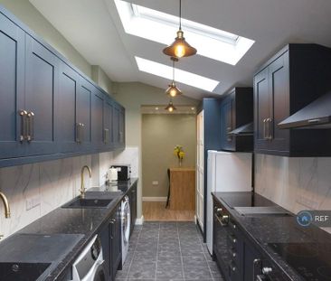 1 bedroom in a house share to rent - Photo 6