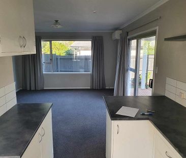 Charming 2BR Unit in St Albans/Merivale - Photo 3