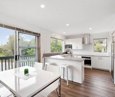 Spacious two bedroom modern flat in Browns Bay - Photo 6